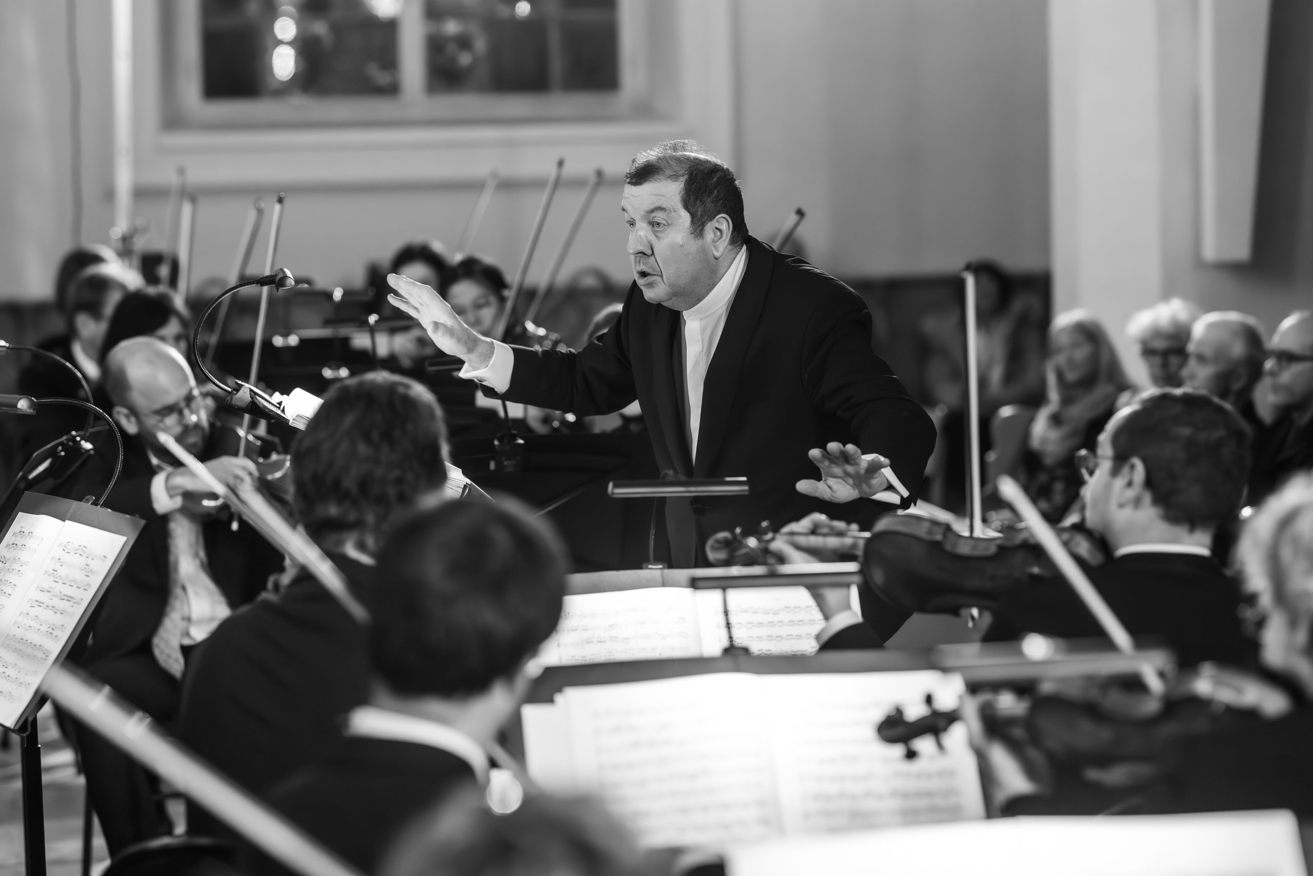 Ivor Bolton leitet das Sinfonieorchester Basel